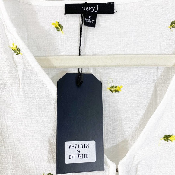 NWT Very J White Palm Embroidered Ruffle Romper - Picture 7 of 8